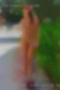 A female submissive age black 30 to above.