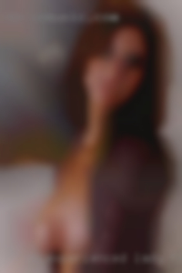 An experienced lady for free some ffm fuck fun.